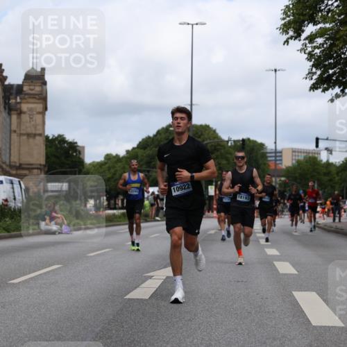 29.06.2025 - hella hamburg halbmarathon Yannick Fuchs http://msf.ph/oto/8212519 29.06.2025 10:32:30 20KM 1505, 2404, 3480, 3790, 5791, 7152, 7154, 7743, 8571, 9017, 9171, 9643, 9944, 10793, 10922, 11106, 11423, 11952, 13148, 13595, 13900, 14274, 15303, 15382, 15888, 16698, 17726, 18103, 18193, 18276, 18277, 18723 meine-sportfotos.de