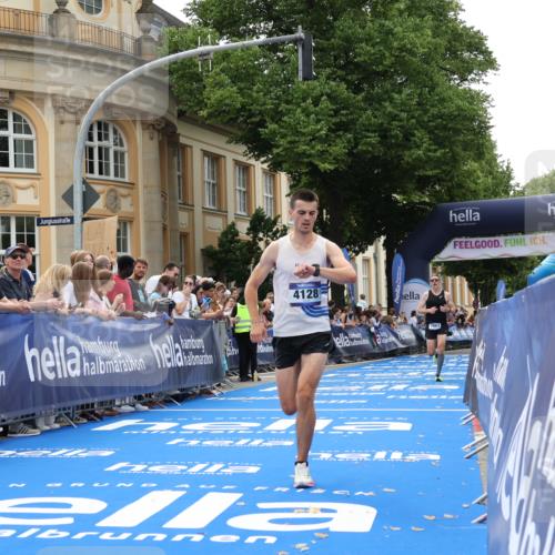 29.06.2025 - hella hamburg halbmarathon Strokosch-Dieckow http://msf.ph/oto/8212592 29.06.2025 10:23:04 Ziel 4128, 7862, 18328, 18930 meine-sportfotos.de