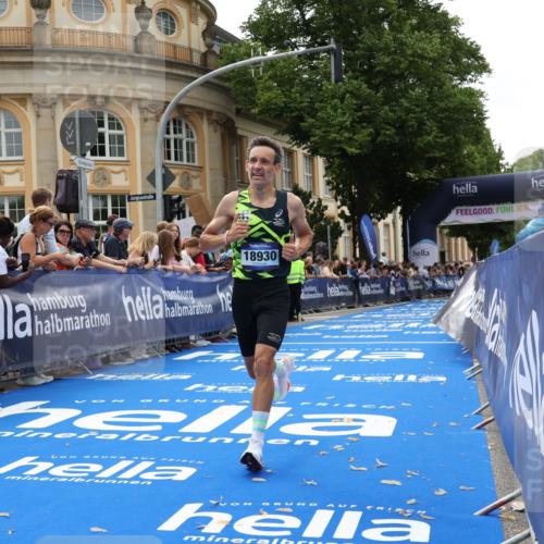29.06.2025 - hella hamburg halbmarathon Strokosch-Dieckow http://msf.ph/oto/8212818 29.06.2025 10:23:12 Ziel 18930 meine-sportfotos.de