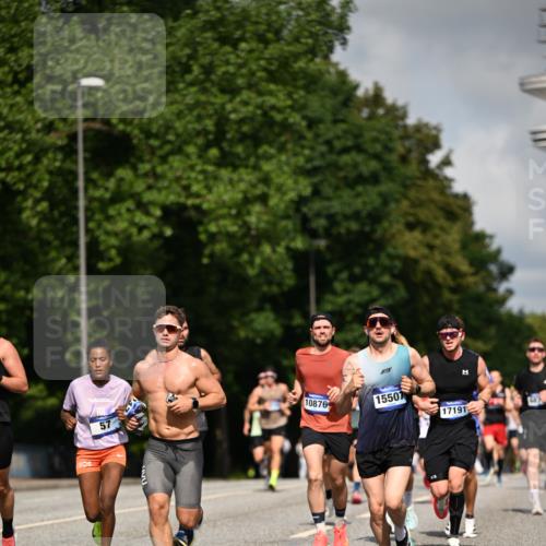 29.06.2025 - hella hamburg halbmarathon Dr. Thomas Lammeyer http://msf.ph/oto/8212820 29.06.2025 09:49:04 Kennedybrücke 57, 1686, 1707, 1894, 2689, 4129, 4463, 4679, 4749, 5187, 5550, 6358, 6878, 7186, 7481, 7880, 7965, 8062, 8190, 10017, 10484, 10876, 11120 meine-sportfotos.de