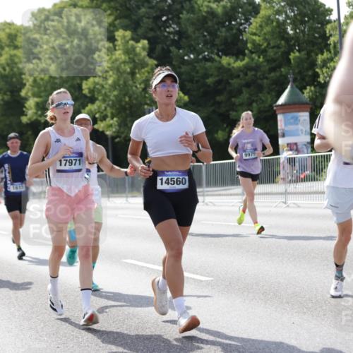 29.06.2025 - hella hamburg halbmarathon Jannik Wohlers http://msf.ph/oto/8212828 29.06.2025 09:49:35 Lombardsbrücke 1615, 1800, 1975, 2324, 2415, 2573, 2949, 3431, 3530, 4318, 4528, 5248, 6123, 6682, 7495, 7796, 8629, 8925, 9294, 9979, 10680, 10894, 11765, 12327, 12839, 13141, 13457, 14077, 14204, 14374, 14560, 14691, 15013, 15255, 15351, 16399, 17125, 17177, 17214, 17215, 17971, 17973, 18149, 18173, 18412, 18464, 18529, 18734, 18979, 19090 meine-sportfotos.de