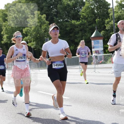 29.06.2025 - hella hamburg halbmarathon Jannik Wohlers http://msf.ph/oto/8212881 29.06.2025 09:49:35 Lombardsbrücke 1615, 1800, 1975, 2324, 2415, 2573, 2949, 3431, 3530, 4318, 4528, 5248, 6123, 6682, 7495, 7796, 8629, 8925, 9294, 9979, 10680, 10894, 11765, 12327, 12839, 13141, 13457, 14077, 14204, 14374, 14560, 14691, 15013, 15255, 15351, 16399, 17125, 17177, 17214, 17215, 17971, 17973, 18149, 18173, 18412, 18464, 18529, 18734, 18979, 19090 meine-sportfotos.de