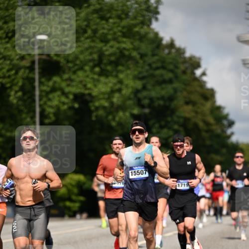29.06.2025 - hella hamburg halbmarathon Dr. Thomas Lammeyer http://msf.ph/oto/8212892 29.06.2025 09:49:05 Kennedybrücke 57, 1686, 1707, 1894, 2689, 4129, 4463, 4749, 5187, 5550, 6878, 7186, 7880, 7965, 8062, 8190, 10484, 10876, 11120 meine-sportfotos.de