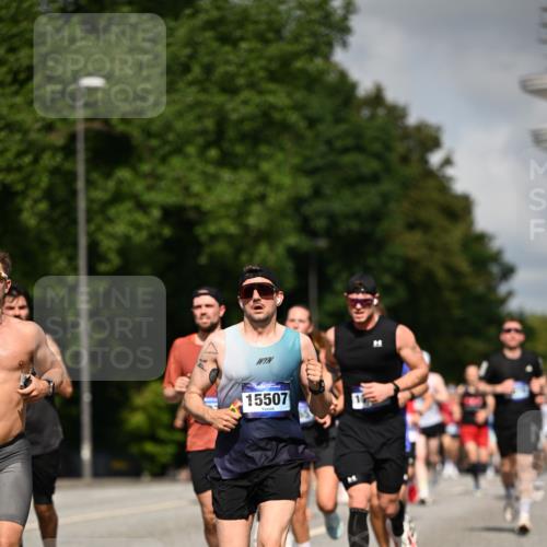 29.06.2025 - hella hamburg halbmarathon Dr. Thomas Lammeyer http://msf.ph/oto/8212949 29.06.2025 09:49:05 Kennedybrücke 57, 1686, 1707, 1894, 2689, 4129, 4463, 4749, 5187, 5550, 6878, 7186, 7880, 7965, 8062, 8190, 10484, 10876, 11120 meine-sportfotos.de