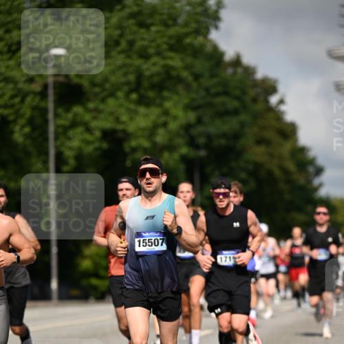 29.06.2025 - hella hamburg halbmarathon Dr. Thomas Lammeyer http://msf.ph/oto/8212969 29.06.2025 09:49:05 Kennedybrücke 57, 1686, 1707, 1894, 2689, 4129, 4463, 4749, 5187, 5550, 6878, 7186, 7880, 7965, 8062, 8190, 10484, 10876, 11120 meine-sportfotos.de