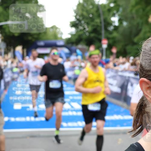 29.06.2025 - hella hamburg halbmarathon Zöllner http://msf.ph/oto/8212972 29.06.2025 10:50:36 Ziel 1399, 1750, 3414, 4127, 4346, 5447, 6282, 7397, 7786, 8153, 8576, 9057, 11214, 11455, 13812, 14626, 15519, 15803, 16806, 17179, 17247, 17319, 18006 meine-sportfotos.de