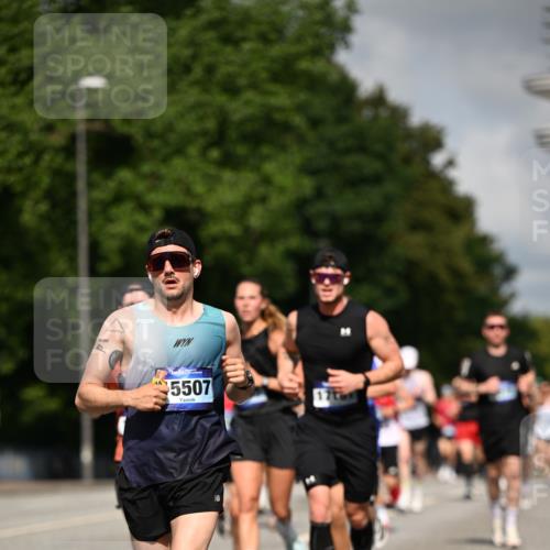 29.06.2025 - hella hamburg halbmarathon Dr. Thomas Lammeyer http://msf.ph/oto/8212983 29.06.2025 09:49:06 Kennedybrücke 57, 1686, 1707, 1894, 4129, 4463, 4749, 5187, 5550, 6878, 7055, 7186, 7880, 7965, 8062, 8190, 9345, 10484, 10876, 11120 meine-sportfotos.de