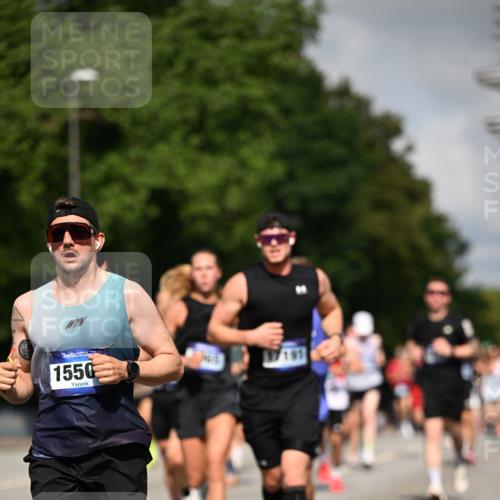29.06.2025 - hella hamburg halbmarathon Dr. Thomas Lammeyer http://msf.ph/oto/8213146 29.06.2025 09:49:06 Kennedybrücke 57, 1686, 1707, 1894, 4129, 4463, 4749, 5187, 5550, 6878, 7055, 7186, 7880, 7965, 8062, 8190, 9345, 10484, 10876, 11120 meine-sportfotos.de