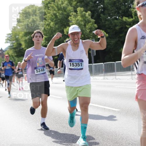 29.06.2025 - hella hamburg halbmarathon Jannik Wohlers http://msf.ph/oto/8213231 29.06.2025 09:49:36 Lombardsbrücke 1615, 1675, 1800, 1975, 2415, 2949, 3431, 3530, 4318, 4528, 5248, 5409, 6123, 6682, 7495, 7796, 8629, 8925, 9294, 9711, 9979, 10680, 10894, 11765, 12327, 12839, 13141, 13457, 14077, 14204, 14560, 14691, 15013, 15255, 15351, 17125, 17177, 17214, 17215, 17971, 17973, 18149, 18173, 18276, 18412, 18464, 18529, 18734, 18979, 19090 meine-sportfotos.de