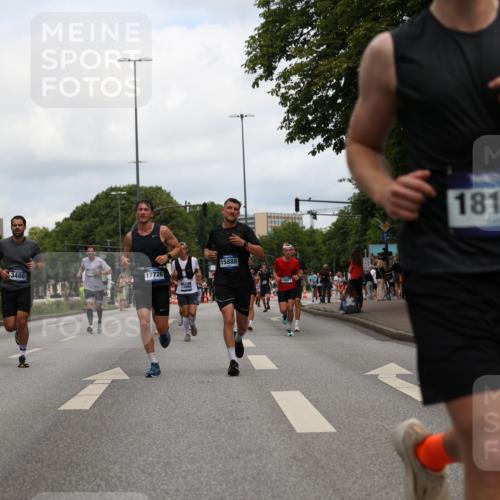 29.06.2025 - hella hamburg halbmarathon Yannick Fuchs http://msf.ph/oto/8213237 29.06.2025 10:32:34 20KM 1505, 3480, 5791, 7152, 7154, 7743, 8002, 8571, 9017, 9171, 9643, 9944, 10793, 10922, 11106, 11952, 13148, 13595, 13900, 14274, 15303, 15382, 15888, 16698, 17726, 18193, 18276, 18277, 18529, 18723 meine-sportfotos.de