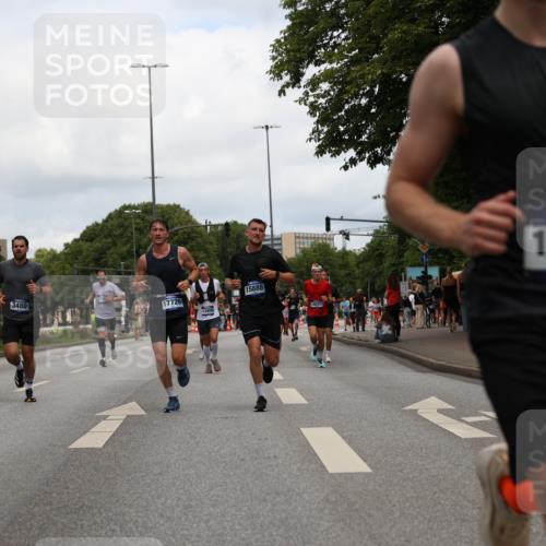 29.06.2025 - hella hamburg halbmarathon Yannick Fuchs http://msf.ph/oto/8213245 29.06.2025 10:32:34 20KM 1505, 3480, 5791, 7152, 7154, 7743, 8002, 8571, 9017, 9171, 9643, 9944, 10793, 10922, 11106, 11952, 13148, 13595, 13900, 14274, 15303, 15382, 15888, 16698, 17726, 18193, 18276, 18277, 18529, 18723 meine-sportfotos.de