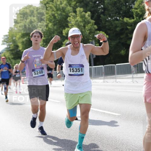 29.06.2025 - hella hamburg halbmarathon Jannik Wohlers http://msf.ph/oto/8213246 29.06.2025 09:49:37 Lombardsbrücke 1615, 1675, 1800, 1975, 2415, 2949, 3431, 3530, 4318, 4528, 5248, 5409, 6123, 6682, 7495, 7796, 8629, 8925, 9294, 9711, 9979, 10680, 10894, 11765, 12327, 12554, 12839, 13141, 13457, 14077, 14560, 14691, 15255, 15351, 15521, 17125, 17177, 17214, 17215, 17971, 17973, 18149, 18173, 18276, 18412, 18464, 18529, 18734, 18979, 19090 meine-sportfotos.de