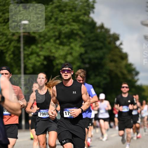 29.06.2025 - hella hamburg halbmarathon Dr. Thomas Lammeyer http://msf.ph/oto/8213252 29.06.2025 09:49:07 Kennedybrücke 57, 1686, 1707, 1894, 4129, 4463, 5187, 5550, 6878, 7055, 7186, 7880, 7965, 8062, 8190, 9345, 10484, 10876, 11120 meine-sportfotos.de