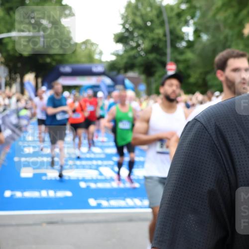 29.06.2025 - hella hamburg halbmarathon Zöllner http://msf.ph/oto/8213273 29.06.2025 10:50:38 Ziel 1399, 1750, 3414, 4346, 5447, 6282, 6662, 7397, 7583, 7786, 8153, 8576, 9057, 11214, 13808, 13812, 13875, 15519, 15803, 16291, 16806, 17179, 17247, 18006, 18413 meine-sportfotos.de