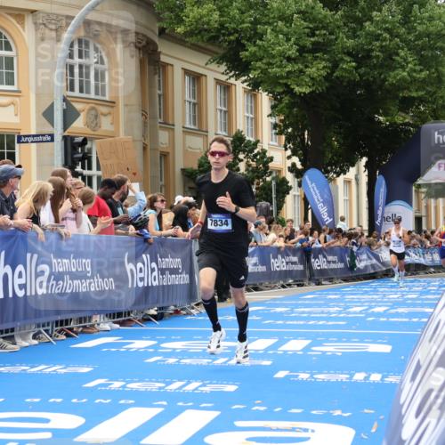 29.06.2025 - hella hamburg halbmarathon Strokosch-Dieckow http://msf.ph/oto/8213276 29.06.2025 10:23:40 Ziel 5301, 6699, 7834, 9151, 10780 meine-sportfotos.de