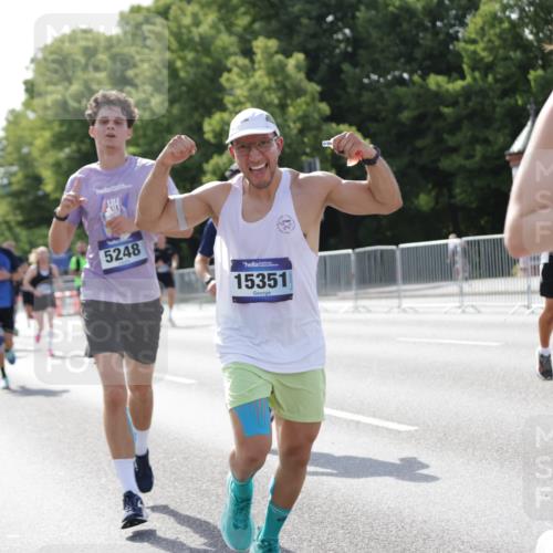 29.06.2025 - hella hamburg halbmarathon Jannik Wohlers http://msf.ph/oto/8213278 29.06.2025 09:49:37 Lombardsbrücke 1615, 1675, 1800, 1975, 2415, 2949, 3431, 3530, 4318, 4528, 5248, 5409, 6123, 6682, 7495, 7796, 8629, 8925, 9294, 9711, 9979, 10680, 10894, 11765, 12327, 12554, 12839, 13141, 13457, 14077, 14560, 14691, 15255, 15351, 15521, 17125, 17177, 17214, 17215, 17971, 17973, 18149, 18173, 18276, 18412, 18464, 18529, 18734, 18979, 19090 meine-sportfotos.de