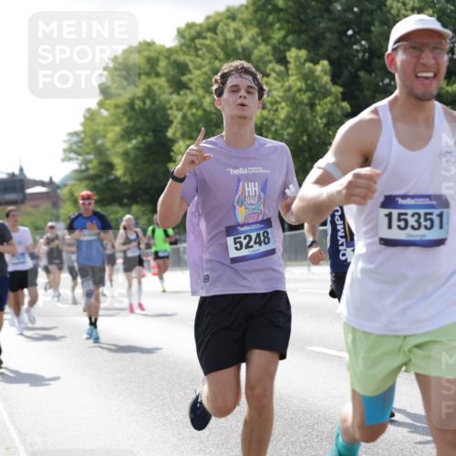 29.06.2025 - hella hamburg halbmarathon Jannik Wohlers http://msf.ph/oto/8213302 29.06.2025 09:49:37 Lombardsbrücke 1615, 1675, 1800, 1975, 2415, 2949, 3431, 3530, 4318, 4528, 5248, 5409, 6123, 6682, 7495, 7796, 8629, 8925, 9294, 9711, 9979, 10680, 10894, 11765, 12327, 12554, 12839, 13141, 13457, 14077, 14560, 14691, 15255, 15351, 15521, 17125, 17177, 17214, 17215, 17971, 17973, 18149, 18173, 18276, 18412, 18464, 18529, 18734, 18979, 19090 meine-sportfotos.de