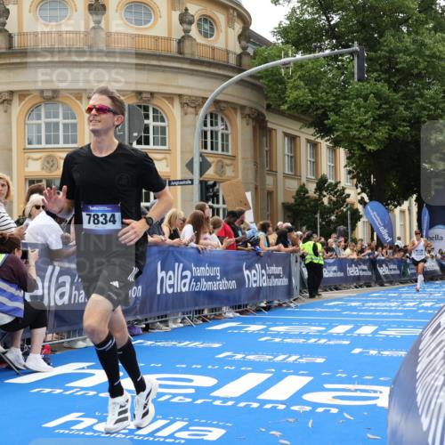 29.06.2025 - hella hamburg halbmarathon Strokosch-Dieckow http://msf.ph/oto/8213310 29.06.2025 10:23:41 Ziel 5301, 6699, 7834, 9151, 9447, 10780 meine-sportfotos.de
