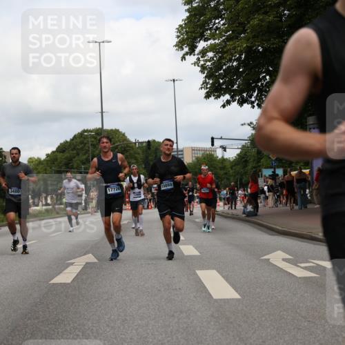 29.06.2025 - hella hamburg halbmarathon Yannick Fuchs http://msf.ph/oto/8213360 29.06.2025 10:32:34 20KM 1505, 3480, 5791, 7152, 7154, 7743, 8002, 8571, 9017, 9171, 9643, 9944, 10793, 10922, 11106, 11952, 13148, 13595, 13900, 14274, 15303, 15382, 15888, 16698, 17726, 18193, 18276, 18277, 18529, 18723 meine-sportfotos.de