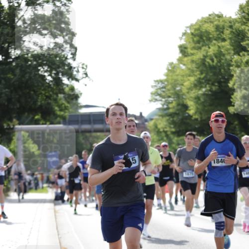 29.06.2025 - hella hamburg halbmarathon Jannik Wohlers http://msf.ph/oto/8213364 29.06.2025 09:49:39 Lombardsbrücke 1615, 1675, 1800, 1803, 2415, 3431, 3530, 4318, 4528, 5248, 5409, 6123, 6682, 6704, 7495, 7774, 7796, 8629, 8925, 9294, 9711, 9979, 10894, 12327, 12540, 12554, 13457, 14077, 14560, 14691, 15336, 15351, 15435, 15521, 17125, 17177, 17214, 17215, 17620, 17971, 17973, 18149, 18173, 18276, 18412, 18464, 18529, 18734, 18979, 19090 meine-sportfotos.de