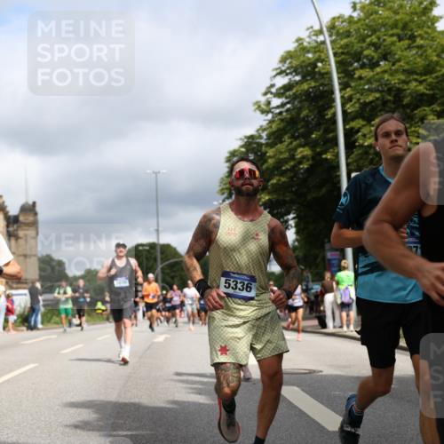 29.06.2025 - hella hamburg halbmarathon Yannick Fuchs http://msf.ph/oto/8213381 29.06.2025 10:45:25 20KM 1335, 1366, 2411, 2636, 2718, 2823, 2946, 4033, 4297, 4404, 4839, 4967, 5087, 5336, 5600, 5820, 7224, 7943, 8508, 8930, 8989, 9214, 9476, 9739, 9793, 9959, 10057, 10215, 10508, 10603, 10667, 10691, 10868, 11124, 11512, 11625, 11733, 12450, 13073, 13403, 13707, 13799, 14012, 14248, 14458, 15426, 15480, 15496, 15871, 15899, 16666, 16907, 17131, 17530, 17823, 18820, 19007, 19020, 19053 meine-sportfotos.de