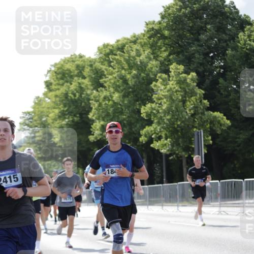 29.06.2025 - hella hamburg halbmarathon Jannik Wohlers http://msf.ph/oto/8213414 29.06.2025 09:49:39 Lombardsbrücke 1615, 1675, 1800, 1803, 2415, 3431, 3530, 4318, 4528, 5248, 5409, 6123, 6682, 6704, 7495, 7774, 7796, 8629, 8925, 9294, 9711, 9979, 10894, 12327, 12540, 12554, 13457, 14077, 14560, 14691, 15336, 15351, 15435, 15521, 17125, 17177, 17214, 17215, 17620, 17971, 17973, 18149, 18173, 18276, 18412, 18464, 18529, 18734, 18979, 19090 meine-sportfotos.de