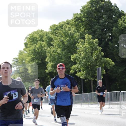 29.06.2025 - hella hamburg halbmarathon Jannik Wohlers http://msf.ph/oto/8213456 29.06.2025 09:49:39 Lombardsbrücke 1615, 1675, 1800, 1803, 2415, 3431, 3530, 4318, 4528, 5248, 5409, 6123, 6682, 6704, 7495, 7774, 7796, 8629, 8925, 9294, 9711, 9979, 10894, 12327, 12540, 12554, 13457, 14077, 14560, 14691, 15336, 15351, 15435, 15521, 17125, 17177, 17214, 17215, 17620, 17971, 17973, 18149, 18173, 18276, 18412, 18464, 18529, 18734, 18979, 19090 meine-sportfotos.de