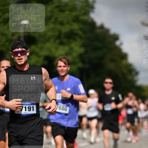 29.06.2025 - hella hamburg halbmarathon Dr. Thomas Lammeyer http://msf.ph/oto/8213474 29.06.2025 09:49:08 Kennedybrücke 57, 1686, 1707, 1894, 4129, 4463, 5187, 5550, 6878, 7055, 7186, 7880, 7965, 8062, 8190, 9345, 10484, 10876, 11120 meine-sportfotos.de