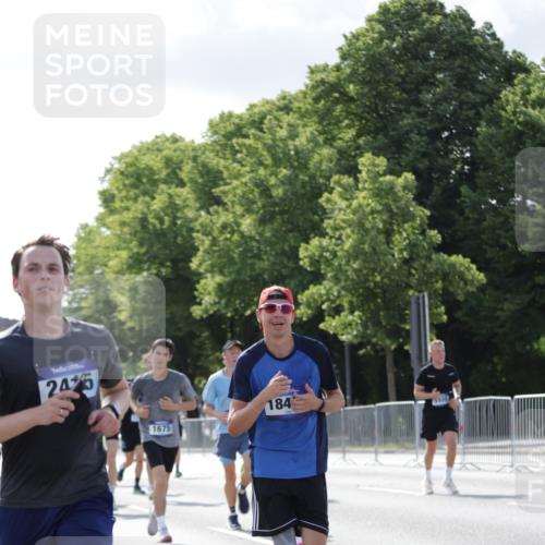 29.06.2025 - hella hamburg halbmarathon Jannik Wohlers http://msf.ph/oto/8213502 29.06.2025 09:49:40 Lombardsbrücke 1615, 1675, 1800, 1803, 2415, 3530, 4318, 4528, 5248, 5409, 6123, 6682, 6704, 7495, 7774, 8629, 8925, 9294, 9711, 9979, 10894, 12327, 12540, 12554, 13457, 14560, 14691, 15225, 15336, 15351, 15435, 15521, 16648, 17125, 17177, 17214, 17215, 17620, 17971, 17973, 18149, 18173, 18275, 18276, 18412, 18464, 18529, 18734, 19090 meine-sportfotos.de