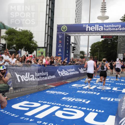 29.06.2025 - hella hamburg halbmarathon Michael Strokosch http://msf.ph/oto/8213505 29.06.2025 10:47:19 Ziel 2623, 6134, 6168, 6203, 6373, 6716, 7480, 10208, 10211, 13007, 13672, 16286, 17718, 17915, 18856 meine-sportfotos.de