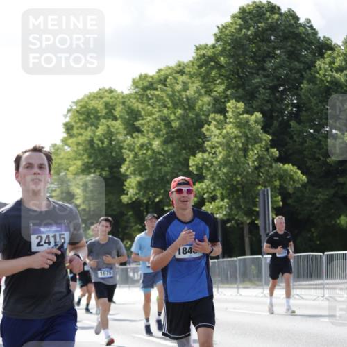 29.06.2025 - hella hamburg halbmarathon Jannik Wohlers http://msf.ph/oto/8213533 29.06.2025 09:49:40 Lombardsbrücke 1615, 1675, 1800, 1803, 2415, 3530, 4318, 4528, 5248, 5409, 6123, 6682, 6704, 7495, 7774, 8629, 8925, 9294, 9711, 9979, 10894, 12327, 12540, 12554, 13457, 14560, 14691, 15225, 15336, 15351, 15435, 15521, 16648, 17125, 17177, 17214, 17215, 17620, 17971, 17973, 18149, 18173, 18275, 18276, 18412, 18464, 18529, 18734, 19090 meine-sportfotos.de