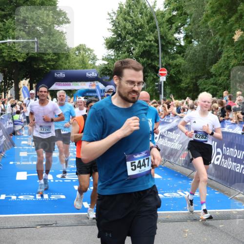 29.06.2025 - hella hamburg halbmarathon Zöllner http://msf.ph/oto/8213535 29.06.2025 10:50:40 Ziel 1399, 1750, 4346, 6282, 6662, 6712, 7397, 7583, 7786, 8576, 9057, 11214, 13808, 13812, 13875, 15519, 15803, 16291, 16806, 17179, 17247, 18006, 18413, 18820 meine-sportfotos.de
