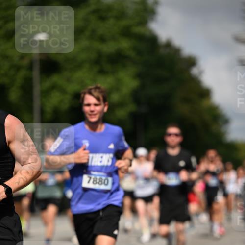 29.06.2025 - hella hamburg halbmarathon Dr. Thomas Lammeyer http://msf.ph/oto/8213563 29.06.2025 09:49:08 Kennedybrücke 57, 1686, 1707, 1894, 4129, 4463, 5187, 5550, 6878, 7055, 7186, 7880, 7965, 8062, 8190, 9345, 10484, 10876, 11120 meine-sportfotos.de