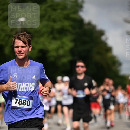 29.06.2025 - hella hamburg halbmarathon Dr. Thomas Lammeyer http://msf.ph/oto/8213599 29.06.2025 09:49:09 Kennedybrücke 57, 1686, 1707, 1894, 4463, 5187, 5550, 6878, 7055, 7186, 7880, 7965, 8062, 8190, 9345, 10484, 10876, 11120 meine-sportfotos.de