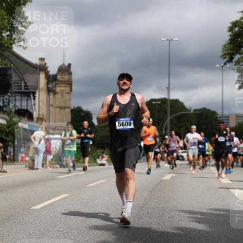 29.06.2025 - hella hamburg halbmarathon Yannick Fuchs http://msf.ph/oto/8213650 29.06.2025 10:45:27 20KM 1335, 1366, 2411, 2636, 2718, 2823, 2946, 4033, 4297, 4404, 4839, 4967, 5087, 5336, 5600, 5820, 7224, 7943, 8508, 8930, 8989, 9214, 9476, 9739, 9793, 9959, 10057, 10508, 10603, 10667, 10691, 10868, 11124, 11512, 11625, 11733, 12450, 13073, 13403, 13707, 13799, 14012, 14248, 14458, 14994, 15426, 15480, 15496, 15871, 15899, 16666, 16907, 17131, 17530, 18820, 19007, 19020, 19053 meine-sportfotos.de