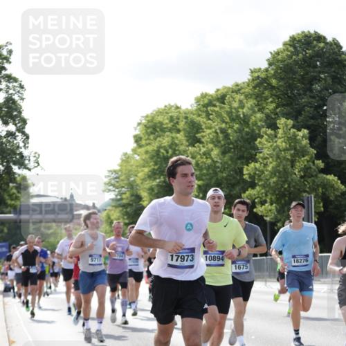 29.06.2025 - hella hamburg halbmarathon Jannik Wohlers http://msf.ph/oto/8213653 29.06.2025 09:49:41 Lombardsbrücke 1615, 1675, 1800, 1803, 2415, 3332, 3530, 4528, 5248, 5409, 6123, 6682, 6704, 7495, 7774, 8629, 8925, 9294, 9302, 9711, 9979, 10894, 12327, 12540, 12554, 12895, 13457, 14560, 14691, 15225, 15336, 15351, 15435, 15521, 16648, 17125, 17177, 17214, 17215, 17620, 17971, 17973, 18149, 18173, 18275, 18276, 18412, 18464, 18529, 18734, 19090 meine-sportfotos.de