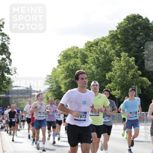 29.06.2025 - hella hamburg halbmarathon Jannik Wohlers http://msf.ph/oto/8213692 29.06.2025 09:49:41 Lombardsbrücke 1615, 1675, 1800, 1803, 2415, 3332, 3530, 4528, 5248, 5409, 6123, 6682, 6704, 7495, 7774, 8629, 8925, 9294, 9302, 9711, 9979, 10894, 12327, 12540, 12554, 12895, 13457, 14560, 14691, 15225, 15336, 15351, 15435, 15521, 16648, 17125, 17177, 17214, 17215, 17620, 17971, 17973, 18149, 18173, 18275, 18276, 18412, 18464, 18529, 18734, 19090 meine-sportfotos.de