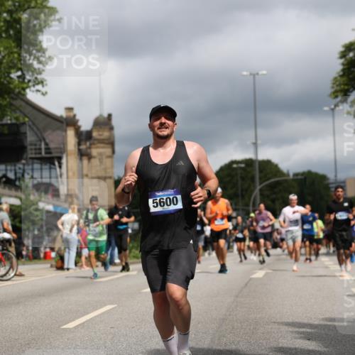 29.06.2025 - hella hamburg halbmarathon Yannick Fuchs http://msf.ph/oto/8213693 29.06.2025 10:45:27 20KM 1335, 1366, 2411, 2636, 2718, 2823, 2946, 4033, 4297, 4404, 4839, 4967, 5087, 5336, 5600, 5820, 7224, 7943, 8508, 8930, 8989, 9214, 9476, 9739, 9793, 9959, 10057, 10508, 10603, 10667, 10691, 10868, 11124, 11512, 11625, 11733, 12450, 13073, 13403, 13707, 13799, 14012, 14248, 14458, 14994, 15426, 15480, 15496, 15871, 15899, 16666, 16907, 17131, 17530, 18820, 19007, 19020, 19053 meine-sportfotos.de