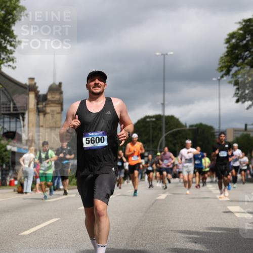 29.06.2025 - hella hamburg halbmarathon Yannick Fuchs http://msf.ph/oto/8213730 29.06.2025 10:45:27 20KM 1335, 1366, 2411, 2636, 2718, 2823, 2946, 4033, 4297, 4404, 4839, 4967, 5087, 5336, 5600, 5820, 7224, 7943, 8508, 8930, 8989, 9214, 9476, 9739, 9793, 9959, 10057, 10508, 10603, 10667, 10691, 10868, 11124, 11512, 11625, 11733, 12450, 13073, 13403, 13707, 13799, 14012, 14248, 14458, 14994, 15426, 15480, 15496, 15871, 15899, 16666, 16907, 17131, 17530, 18820, 19007, 19020, 19053 meine-sportfotos.de