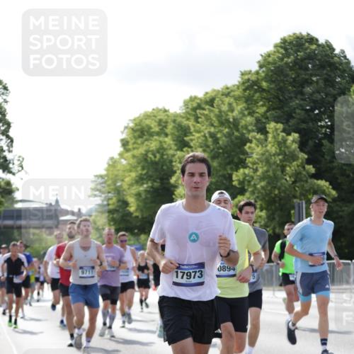 29.06.2025 - hella hamburg halbmarathon Jannik Wohlers http://msf.ph/oto/8213798 29.06.2025 09:49:41 Lombardsbrücke 1615, 1675, 1800, 1803, 2415, 3332, 3530, 4528, 5248, 5409, 6123, 6682, 6704, 7495, 7774, 8629, 8925, 9294, 9302, 9711, 9979, 10894, 12327, 12540, 12554, 12895, 13457, 14560, 14691, 15225, 15336, 15351, 15435, 15521, 16648, 17125, 17177, 17214, 17215, 17620, 17971, 17973, 18149, 18173, 18275, 18276, 18412, 18464, 18529, 18734, 19090 meine-sportfotos.de