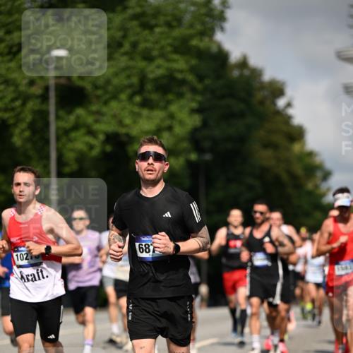 29.06.2025 - hella hamburg halbmarathon Dr. Thomas Lammeyer http://msf.ph/oto/8213822 29.06.2025 09:49:10 Kennedybrücke 57, 1686, 1707, 1894, 4463, 5187, 5550, 6878, 7055, 7186, 7880, 7965, 8062, 9345, 10484, 10876, 11120 meine-sportfotos.de