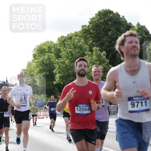 29.06.2025 - hella hamburg halbmarathon Jannik Wohlers http://msf.ph/oto/8213947 29.06.2025 09:49:44 Lombardsbrücke 1615, 1675, 1800, 1803, 2415, 3332, 3530, 5248, 5409, 5436, 6123, 6682, 6704, 7495, 7774, 8629, 8925, 9294, 9302, 9711, 9979, 10894, 11767, 12292, 12327, 12540, 12554, 12895, 13457, 14560, 14691, 15225, 15336, 15351, 15435, 15521, 16648, 17125, 17177, 17620, 17971, 17973, 18149, 18173, 18275, 18276, 18464, 18529, 19229 meine-sportfotos.de