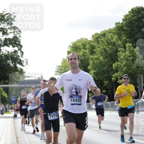 29.06.2025 - hella hamburg halbmarathon Jannik Wohlers http://msf.ph/oto/8214010 29.06.2025 09:49:45 Lombardsbrücke 1615, 1675, 1800, 1803, 2415, 3332, 3530, 4823, 5248, 5409, 5436, 6123, 6682, 6704, 7495, 7774, 8629, 8925, 9294, 9302, 9711, 9979, 10894, 11767, 12292, 12327, 12540, 12554, 12895, 13457, 13725, 14560, 14691, 15225, 15336, 15351, 15435, 15521, 16648, 17125, 17177, 17620, 17971, 17973, 18154, 18173, 18275, 18276, 18464, 18529, 19229 meine-sportfotos.de