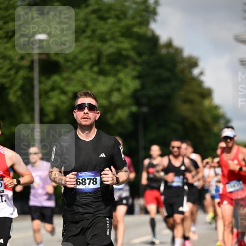 29.06.2025 - hella hamburg halbmarathon Dr. Thomas Lammeyer http://msf.ph/oto/8214024 29.06.2025 09:49:10 Kennedybrücke 57, 1686, 1707, 1894, 4463, 5187, 5550, 6878, 7055, 7186, 7880, 7965, 8062, 9345, 10484, 10876, 11120 meine-sportfotos.de