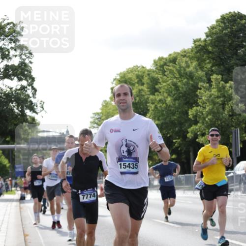 29.06.2025 - hella hamburg halbmarathon Jannik Wohlers http://msf.ph/oto/8214026 29.06.2025 09:49:45 Lombardsbrücke 1615, 1675, 1800, 1803, 2415, 3332, 3530, 4823, 5248, 5409, 5436, 6123, 6682, 6704, 7495, 7774, 8629, 8925, 9294, 9302, 9711, 9979, 10894, 11767, 12292, 12327, 12540, 12554, 12895, 13457, 13725, 14560, 14691, 15225, 15336, 15351, 15435, 15521, 16648, 17125, 17177, 17620, 17971, 17973, 18154, 18173, 18275, 18276, 18464, 18529, 19229 meine-sportfotos.de