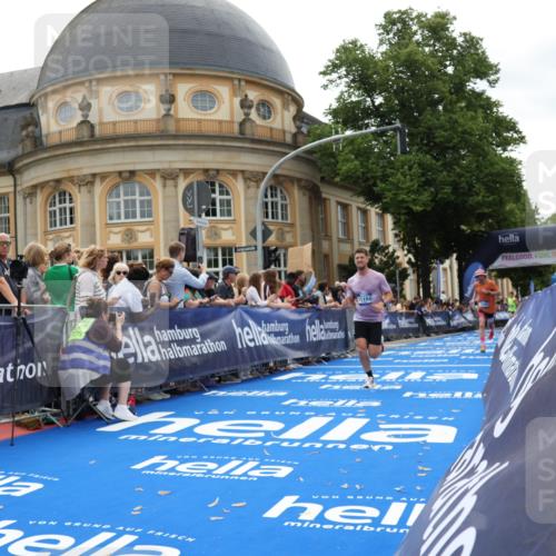 29.06.2025 - hella hamburg halbmarathon Strokosch-Dieckow http://msf.ph/oto/8214043 29.06.2025 10:23:58 Ziel 7963, 10234, 11194, 12360, 13440, 14753 meine-sportfotos.de