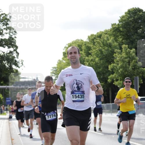 29.06.2025 - hella hamburg halbmarathon Jannik Wohlers http://msf.ph/oto/8214070 29.06.2025 09:49:45 Lombardsbrücke 1615, 1675, 1800, 1803, 2415, 3332, 3530, 4823, 5248, 5409, 5436, 6123, 6682, 6704, 7495, 7774, 8629, 8925, 9294, 9302, 9711, 9979, 10894, 11767, 12292, 12327, 12540, 12554, 12895, 13457, 13725, 14560, 14691, 15225, 15336, 15351, 15435, 15521, 16648, 17125, 17177, 17620, 17971, 17973, 18154, 18173, 18275, 18276, 18464, 18529, 19229 meine-sportfotos.de
