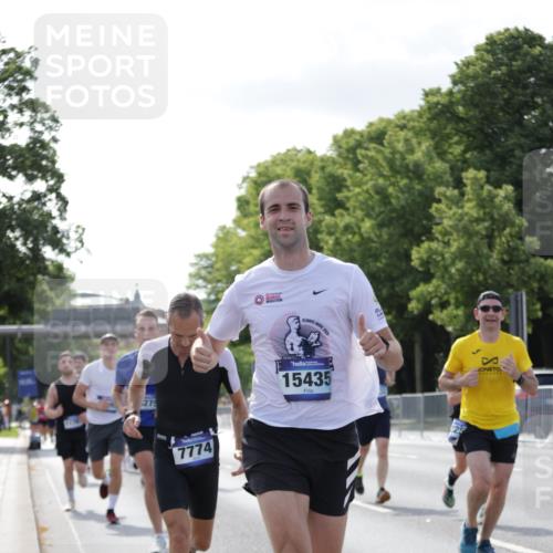 29.06.2025 - hella hamburg halbmarathon Jannik Wohlers http://msf.ph/oto/8214081 29.06.2025 09:49:45 Lombardsbrücke 1615, 1675, 1800, 1803, 2415, 3332, 3530, 4823, 5248, 5409, 5436, 6123, 6682, 6704, 7495, 7774, 8629, 8925, 9294, 9302, 9711, 9979, 10894, 11767, 12292, 12327, 12540, 12554, 12895, 13457, 13725, 14560, 14691, 15225, 15336, 15351, 15435, 15521, 16648, 17125, 17177, 17620, 17971, 17973, 18154, 18173, 18275, 18276, 18464, 18529, 19229 meine-sportfotos.de