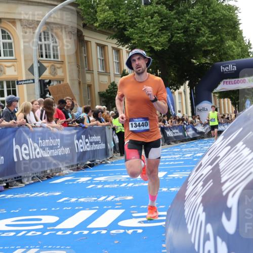 29.06.2025 - hella hamburg halbmarathon Strokosch-Dieckow http://msf.ph/oto/8214088 29.06.2025 10:24:00 Ziel 9269, 10234, 11194, 13440, 14753, 17614, 19041 meine-sportfotos.de