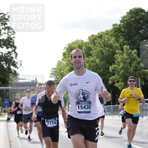29.06.2025 - hella hamburg halbmarathon Jannik Wohlers http://msf.ph/oto/8214096 29.06.2025 09:49:45 Lombardsbrücke 1615, 1675, 1800, 1803, 2415, 3332, 3530, 4823, 5248, 5409, 5436, 6123, 6682, 6704, 7495, 7774, 8629, 8925, 9294, 9302, 9711, 9979, 10894, 11767, 12292, 12327, 12540, 12554, 12895, 13457, 13725, 14560, 14691, 15225, 15336, 15351, 15435, 15521, 16648, 17125, 17177, 17620, 17971, 17973, 18154, 18173, 18275, 18276, 18464, 18529, 19229 meine-sportfotos.de